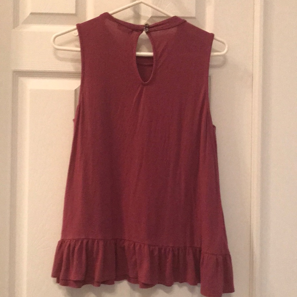 Maroon lace sleeveless top - Picture 2 of 2